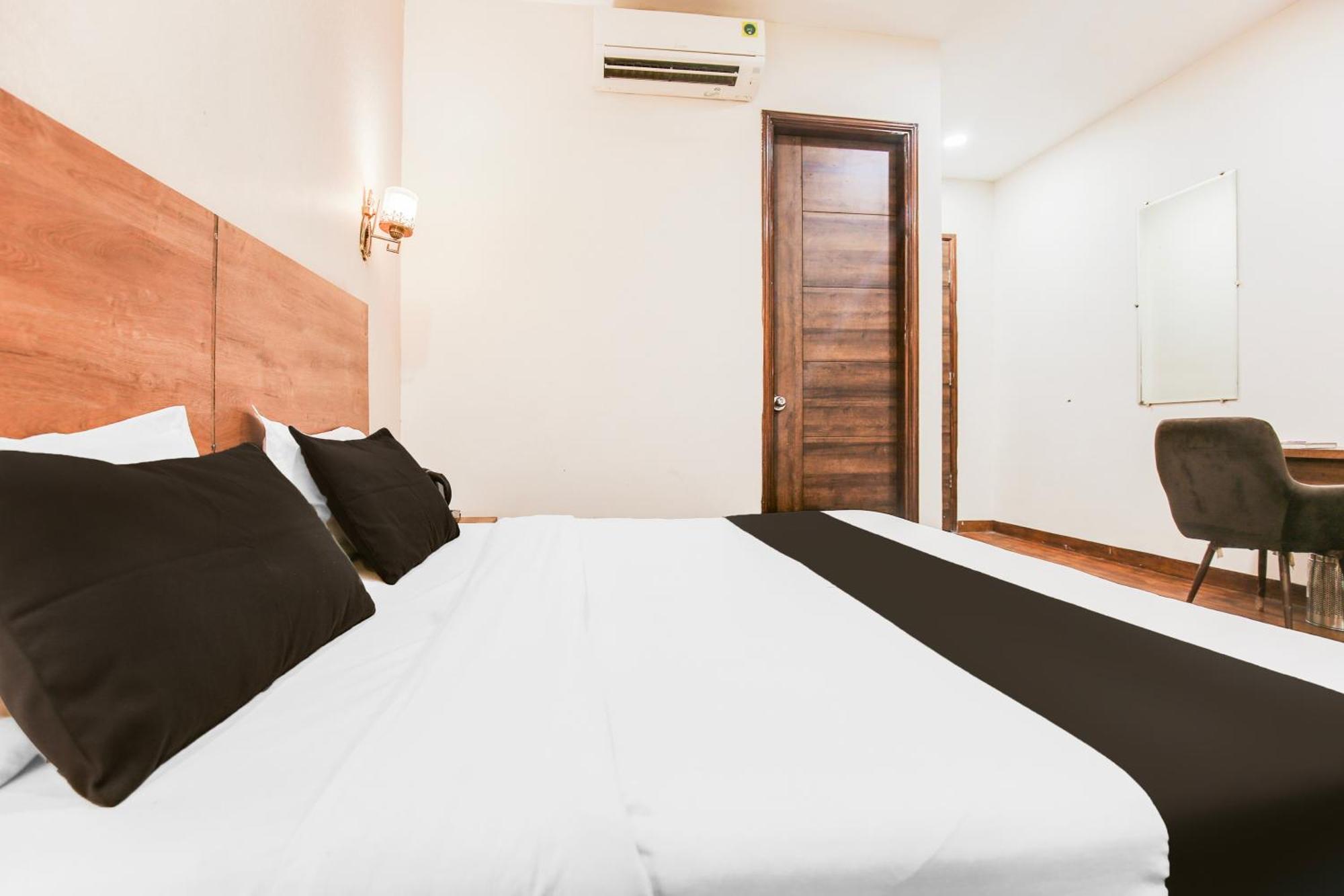 Super Townhouse Grand Fortune Amritsar Exterior photo