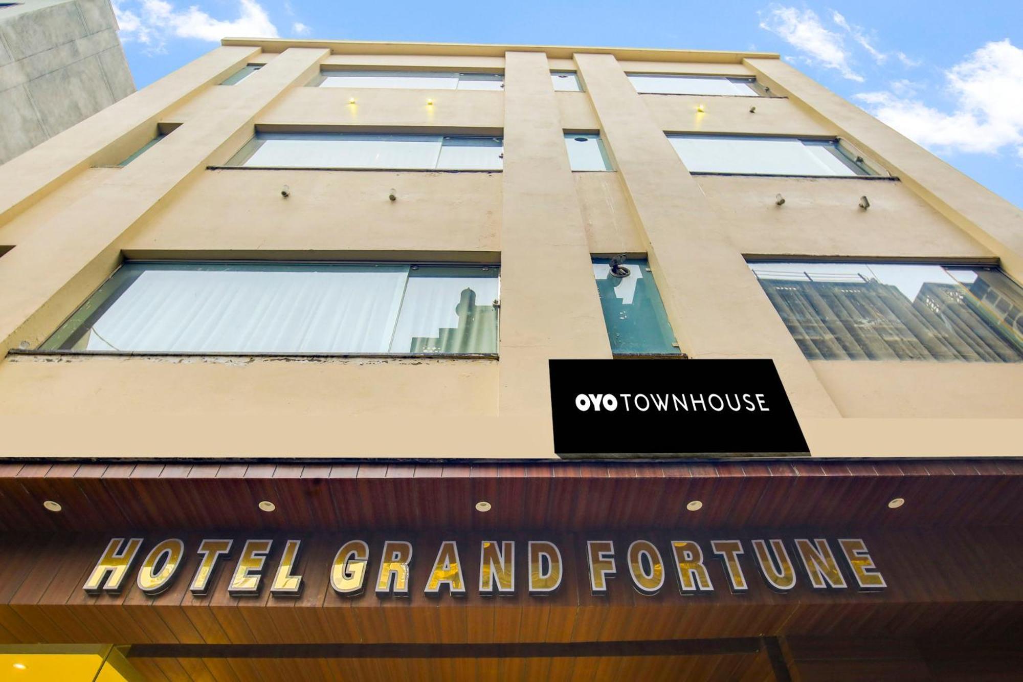 Super Townhouse Grand Fortune Amritsar Exterior photo